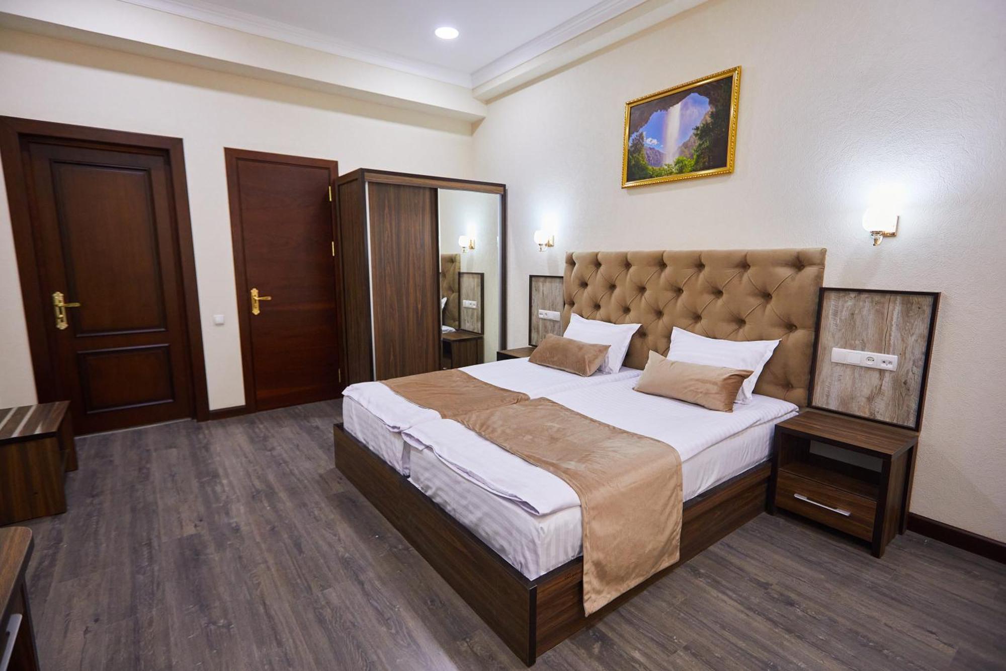 Grand Art Hotel ทาชเคนต์ ภายนอก รูปภาพ